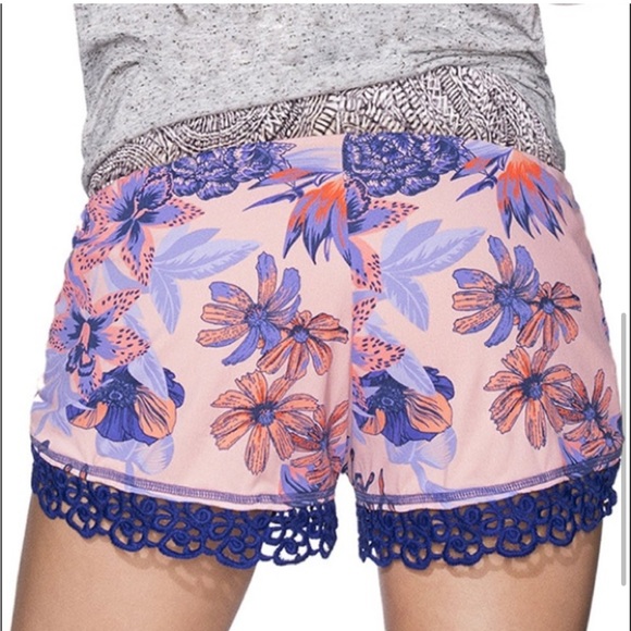 MAAJI Beach Cover-Up Short M - Picture 2 of 9